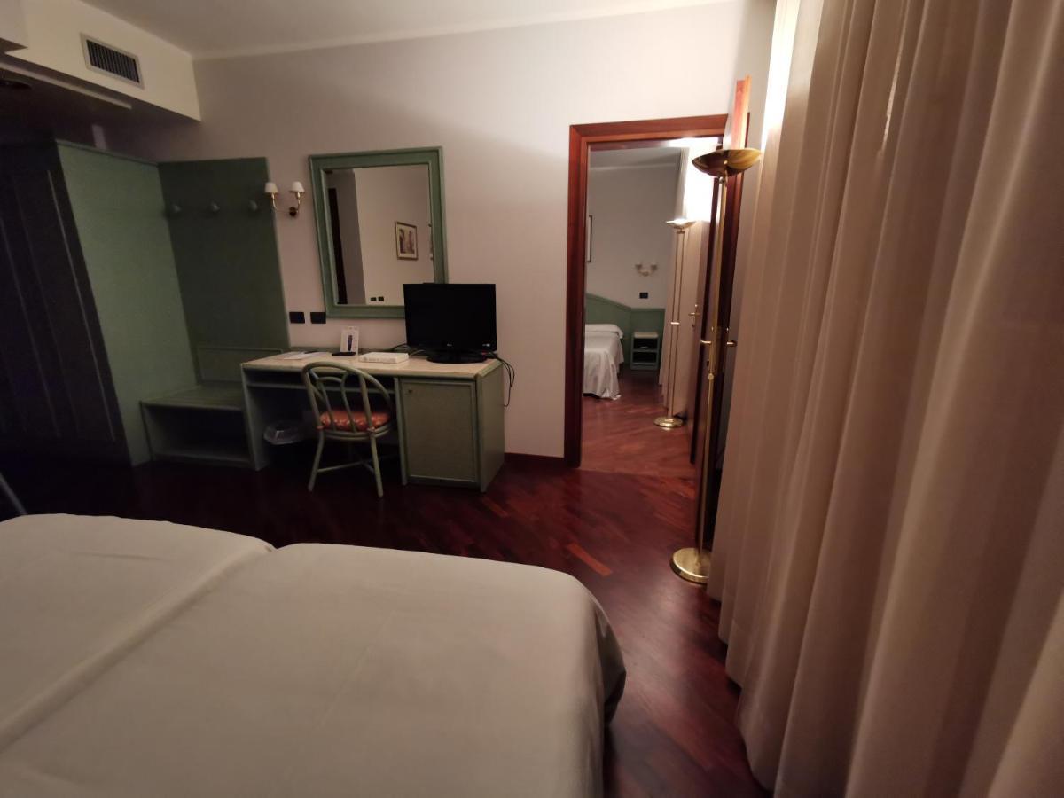 Hotel Le Ville โมดินา ภายนอก รูปภาพ
