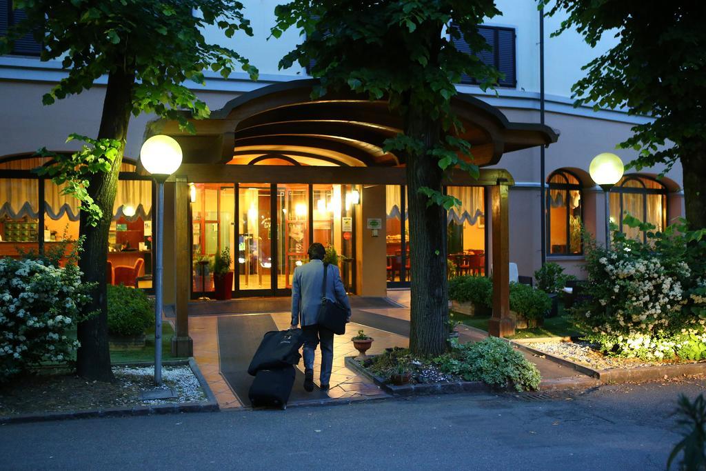 Hotel Le Ville โมดินา ภายนอก รูปภาพ